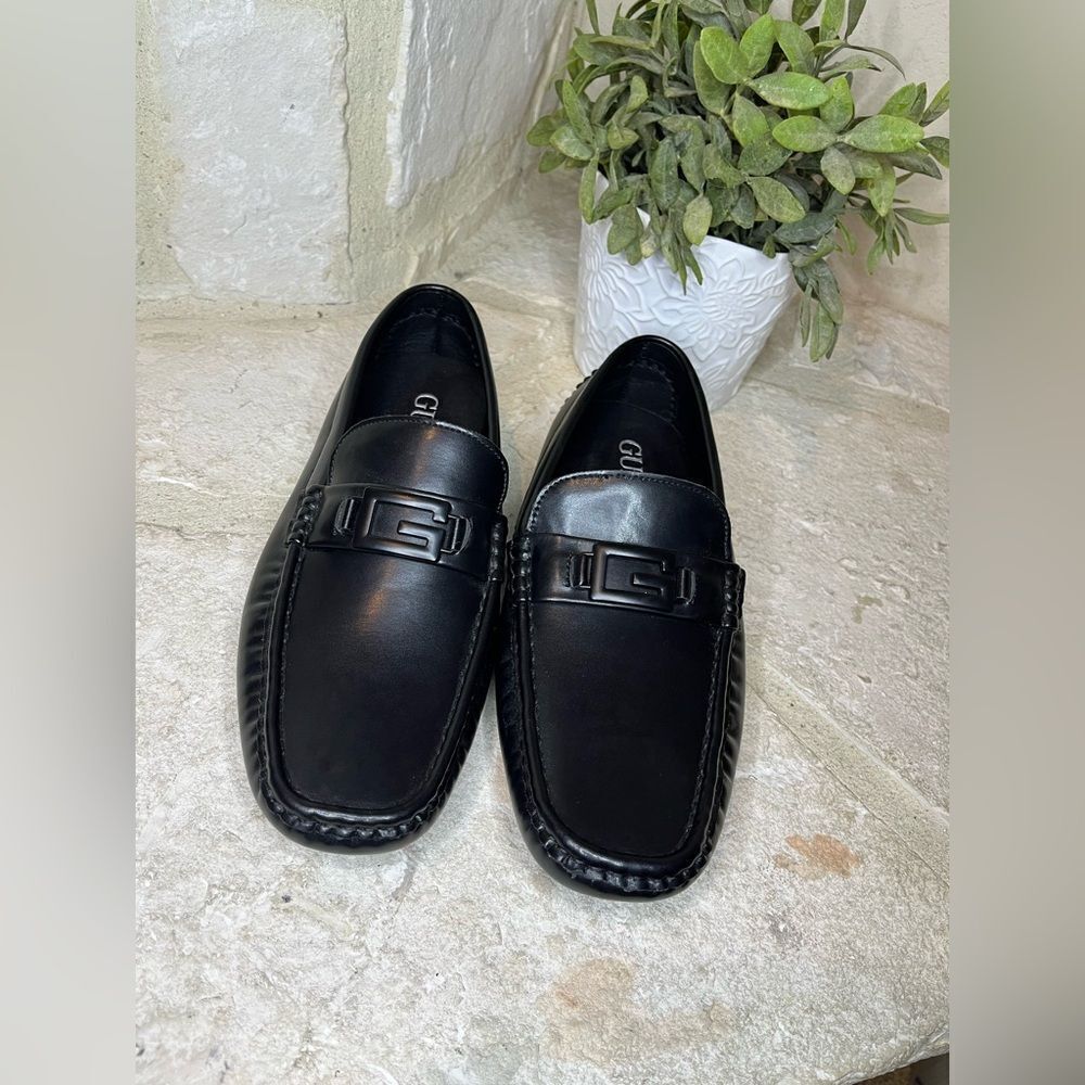 Guess black faux leather Alai Driving Loafers Sz 8